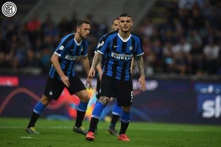 详解棒球规则中的打击干扰捕手手套与球棒的碰撞