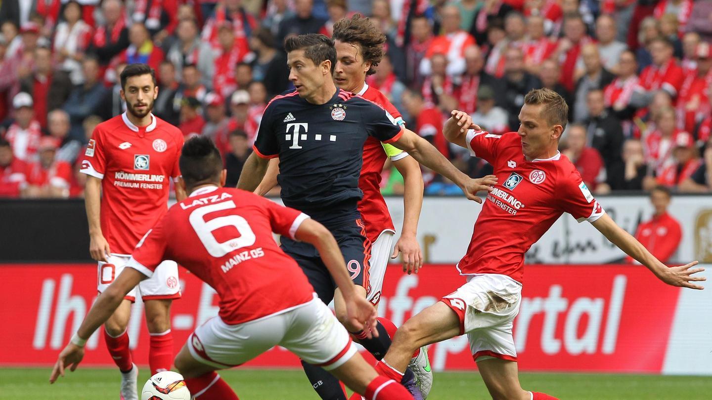 孔蒂：卡拉巴赫非常难对付，我对球队今天的表现很满意