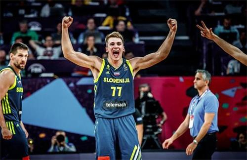 瓦拉内：离开皇马是因为我需要新的刺激，不后悔加盟曼联