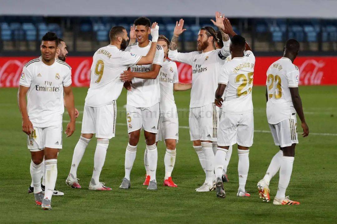 荷甲真不行？荷甲球队均无缘欧战8强，阿贾克斯