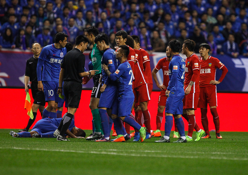 英超受大雪影响多场比赛延期