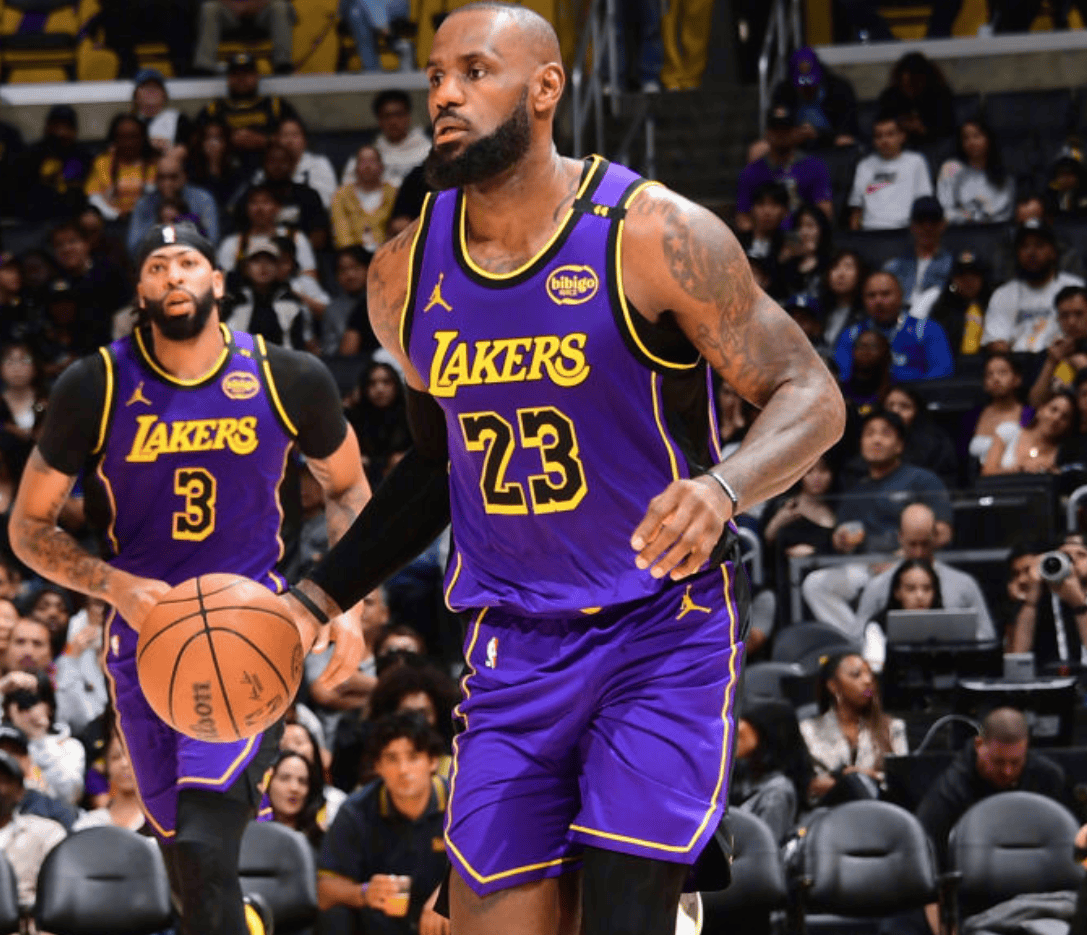 ＂篮不住嘴 ｜ 黎伊扬袭裆险酿冲突 联赛提升形象就该从这些动作开始