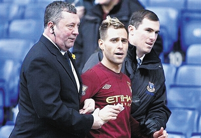 纽约洋基队在 2009 年夺冠后，向所有球员颁发了镶嵌 200 颗钻石的冠军戒指