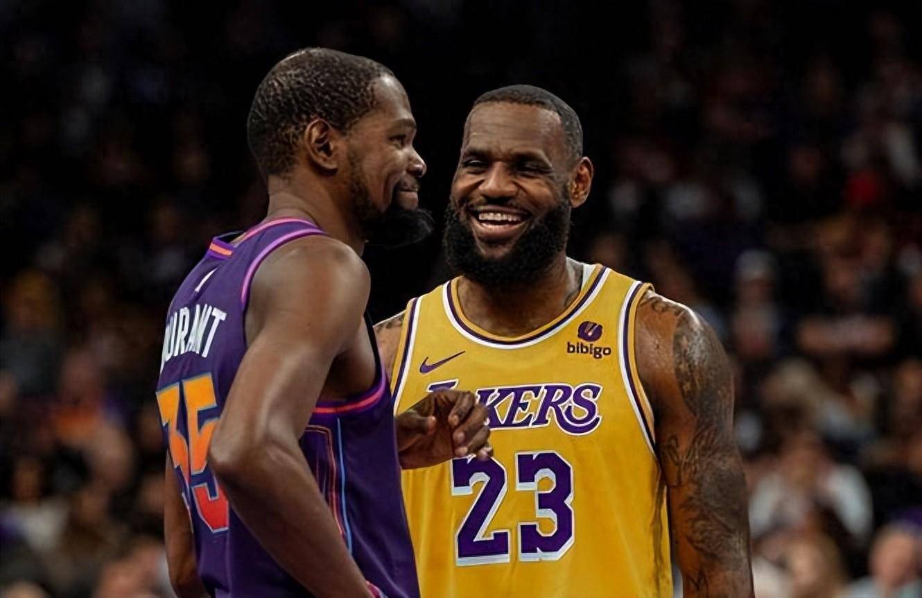 掘金憾负！威少14+5+10，最后10秒不打了，穆雷和特里击掌致意