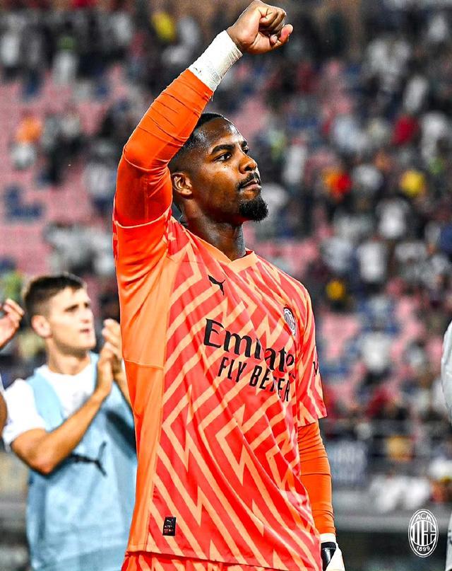 斯基拉：桑托斯在推进内马尔的续约，俱乐部有信心留下他