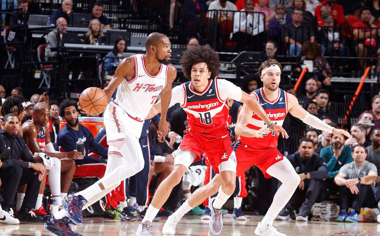 赵奕欢：我饭都喂嘴里了，看看我