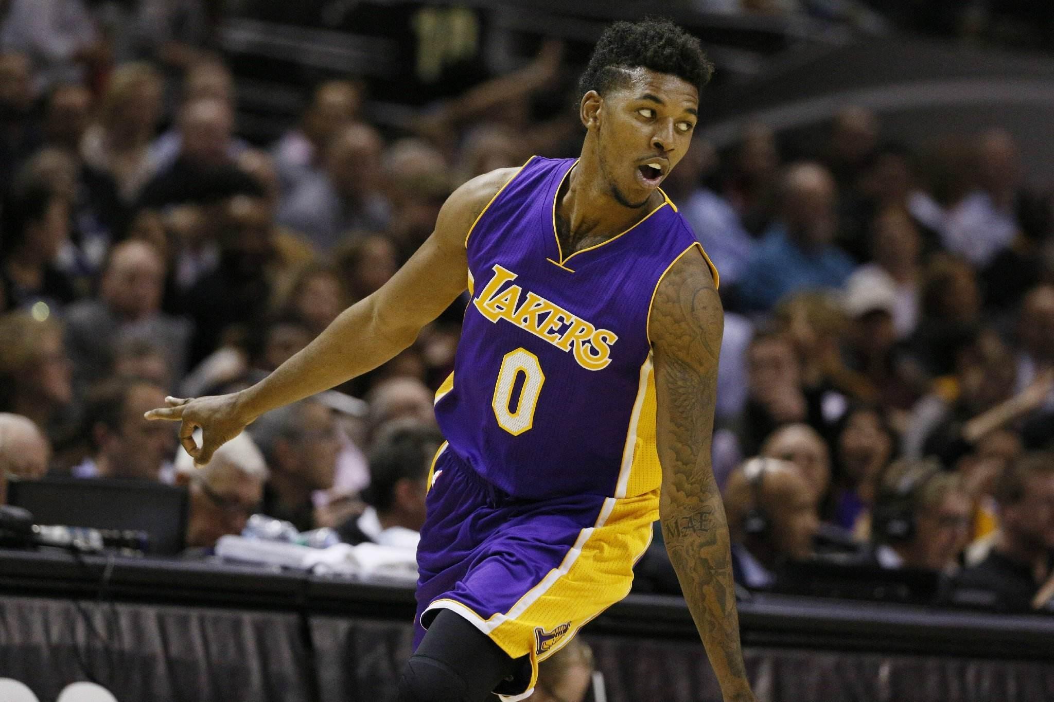 冬季全运会：冰壶决赛中国队夺冠