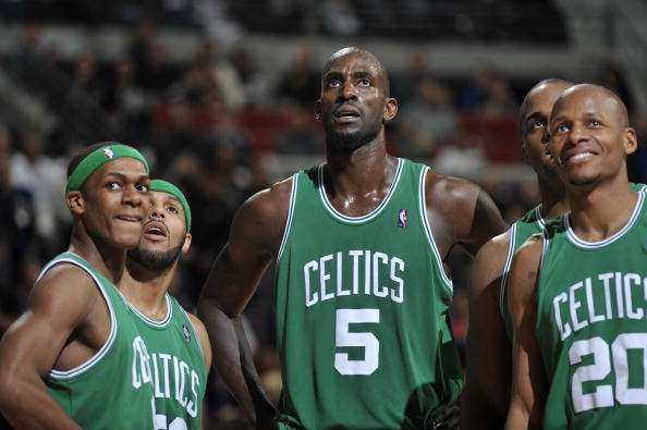 NBA球员数据榜：字母哥助攻领跑,